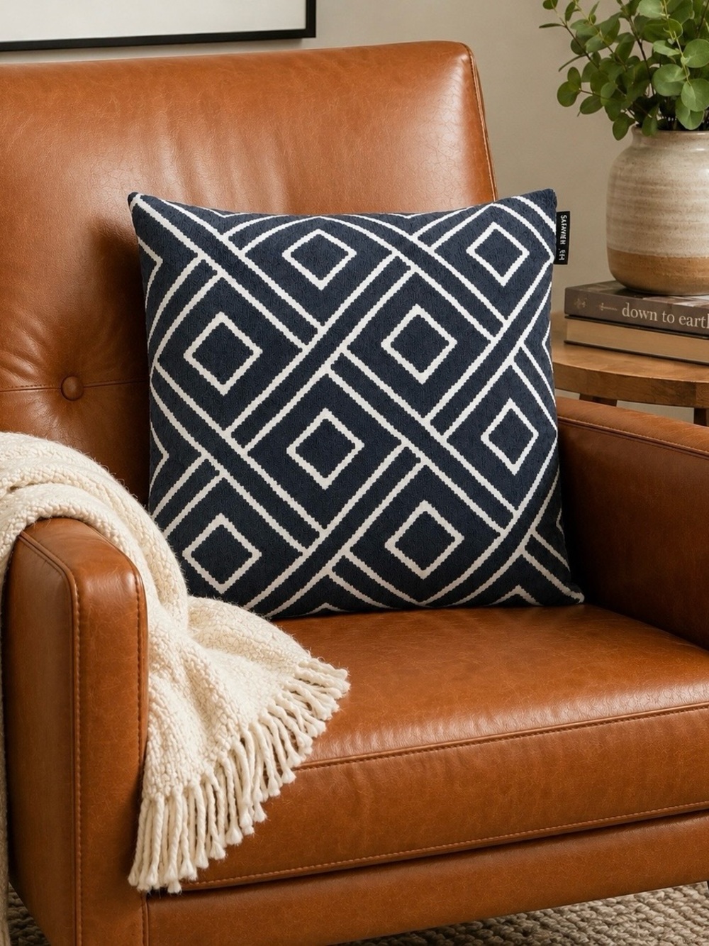 SAFAVIEH Triska Navy White Geometric 18x18 Throw Pillow